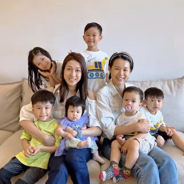 鍾嘉欣回港曬與李亞男聚會,2個媽媽帶5個娃,兩大選美冠軍再同框