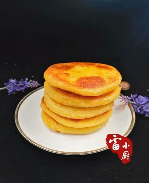 紅薯又一新的吃法,煎成餅,又香又糯,操作也簡單~