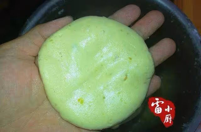 紅薯又一新的吃法,煎成餅,又香又糯,操作也簡單~