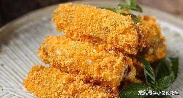 雞翅中人人都愛啃,香酥咖喱雞翅更是誘人,香辣蓮藕排骨,超贊~