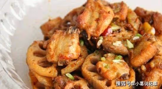 雞翅中人人都愛啃,香酥咖喱雞翅更是誘人,香辣蓮藕排骨,超贊~