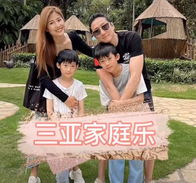 洪金寶攜家人度假,戴大金鍊紅光滿面,孫兒黑眼圈嚴重健康引擔憂