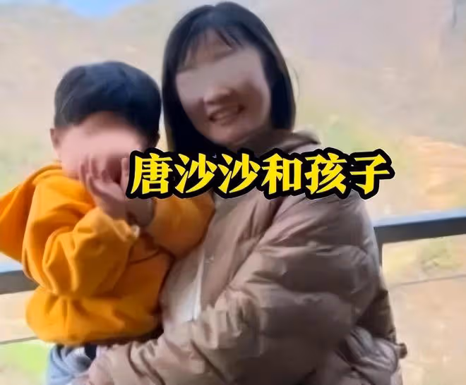 事件升級!「霸女」唐沙沙道歉,業主拆墩子遭網暴,車位成打卡地