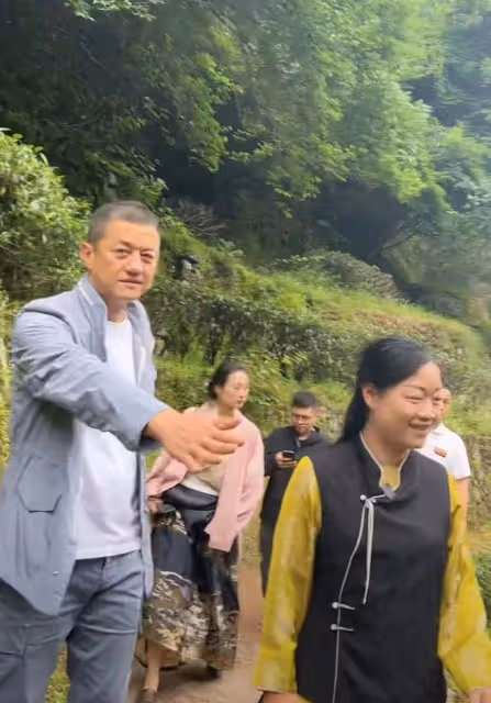 李亞鵬參觀武夷山大紅包樹被人鄙視,當地茶農:不懂就不要瞎介紹