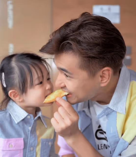 TVB視帝為妻子挑選透視裝出席晚宴,若隱若現展現神秘美感