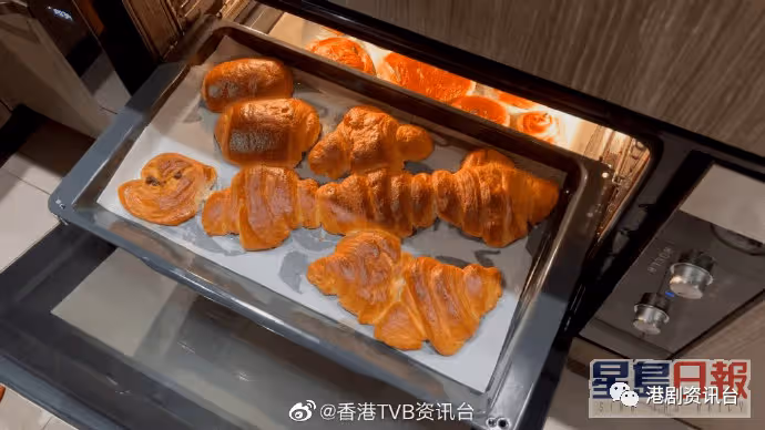 TVB當紅男星做Pizza曝光逾6千萬豪宅!開放式廚房勁闊落客廳有小型電影院