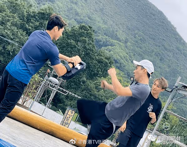 與圈外女友甜蜜放閃!入行12年TVB小鮮肉要上位?