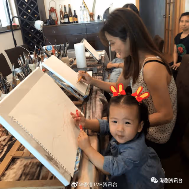 張嘉兒6歲長女愈大愈靚撞樣陳茵媺!曾被封「豬扒港姐」嫁豪門成千億闊太