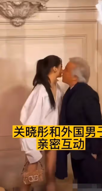 都是跟資本同框,跟陳都靈比起來關曉彤「犧牲太大了」