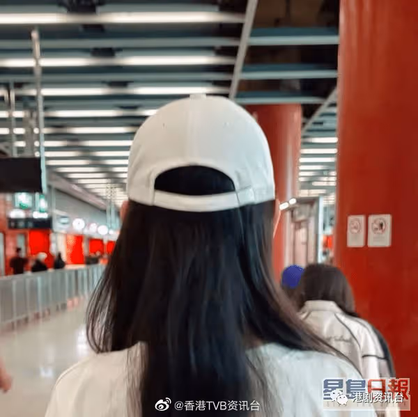 炎明熹現身入境處疑換成人身份證!素顏真面目曝光激似真人版「小雲」