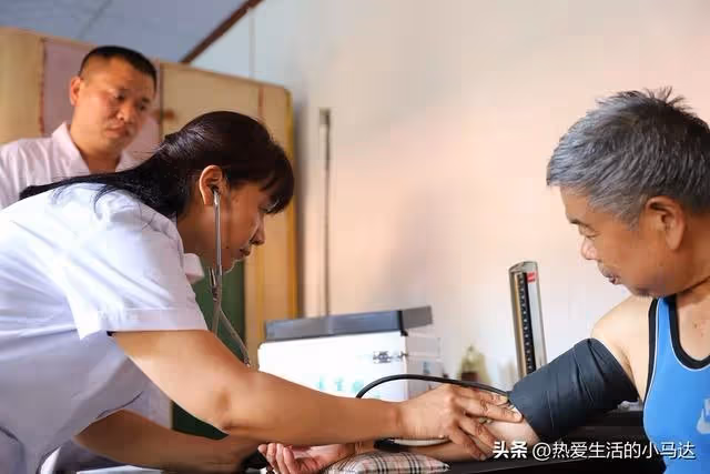 陪父親去了3次醫院，我從擔心到憤怒後，才發現他的病並不是病