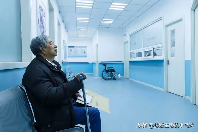 陪父親去了3次醫院，我從擔心到憤怒後，才發現他的病並不是病
