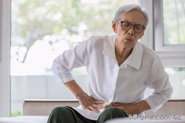 陪父親去了3次醫院,我從擔心到憤怒後,才發現他的病並不是病