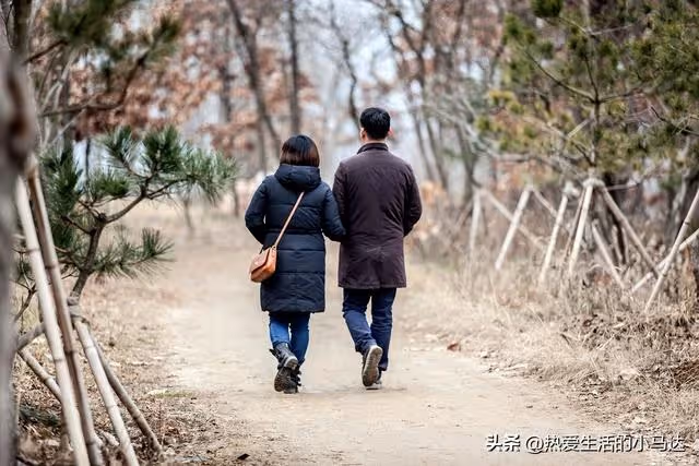 我48歲,拉黑父母3年了,不是不孝,而是他們要的孝順我滿足不了