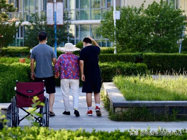 我48歲,拉黑父母3年了,不是不孝,而是他們要的孝順我滿足不了