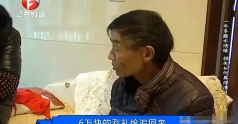 再婚仨月男子竟讓14歲兒子睡中間，妻子瞬間崩潰：衣服都不敢換