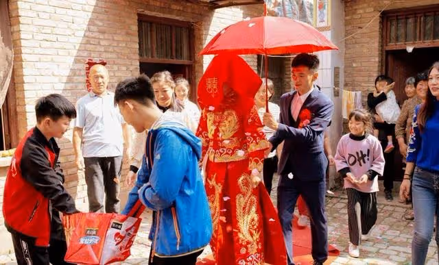 侄子在我家吃住6年,兒子結婚收到他隨禮,讓我看懂了人性