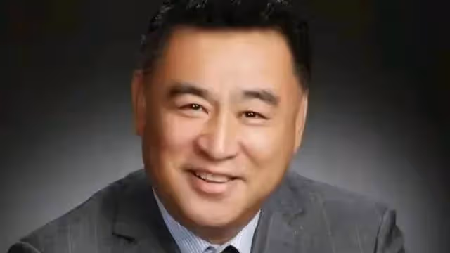 央視張宏民被遼寧大媽逼婚！視頻里大喊老公未果，他不結婚被人質疑