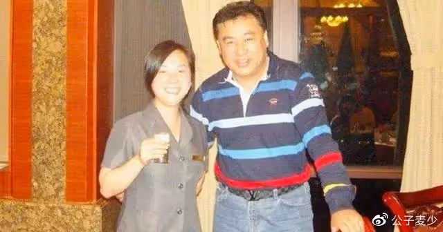 央視張宏民被遼寧大媽逼婚!視頻里大喊老公未果,他不結婚被人質疑