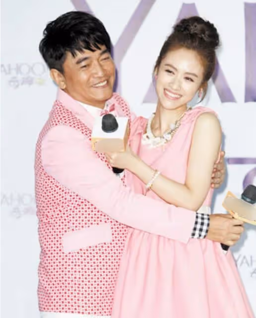吳宗憲滿臉猥瑣調侃女兒上圍變豐滿，吳姍儒滿臉厭惡：我是你女兒