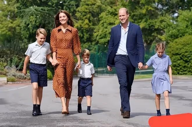 英國王室的清流：加冕禮上，路易小王子上演搞怪表情，讓人笑噴了