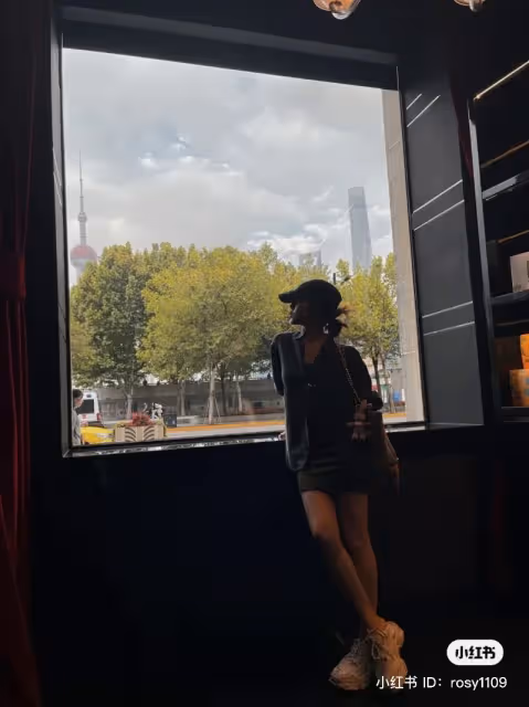 羨慕!趙露思韓國被偶遇,身上愛馬仕包包耀眼!