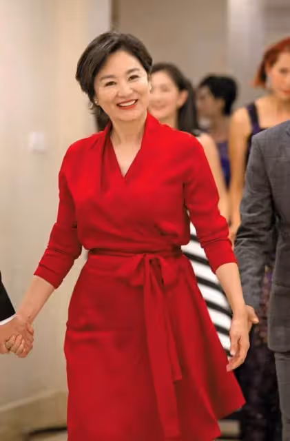 林青霞現身,67歲依舊漂亮優雅,只是有點「幸福肥」,網友表示:自信的女人最美麗