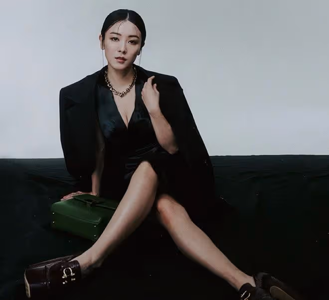 曾志偉兒媳登雜誌封面!穿露腰裝紋身搶鏡,身材凹凸有致女人味足