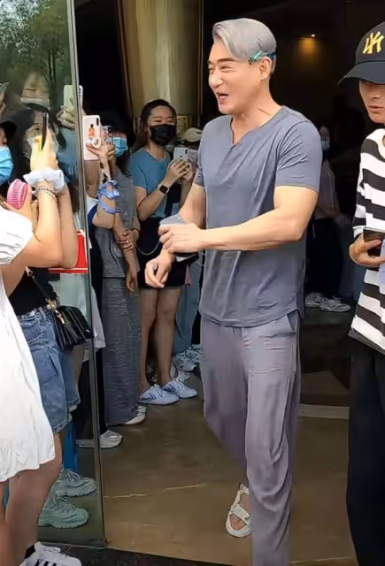 「慕容復」修慶近照大變樣!54歲滿頭白髮皺紋橫生,但身材仍健碩