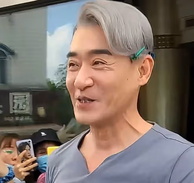 「慕容復」修慶近照大變樣!54歲滿頭白髮皺紋橫生,但身材仍健碩