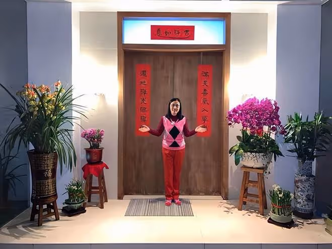 汪明荃夫婦出國,偶遇林子祥開心合影,穿44000元情侶裝太惹眼
