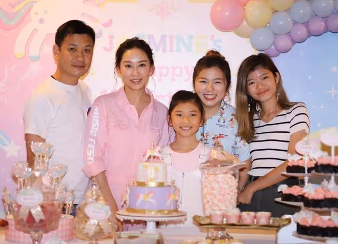 14歲星二代顏值大幅提升!星味十足被要求選港姐,父母至今沒結婚