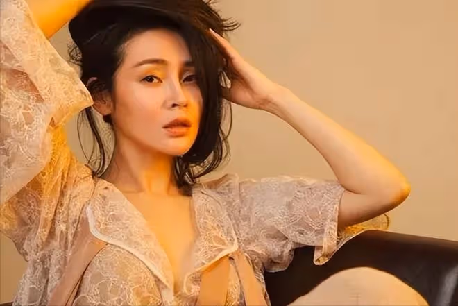 40歲愛上了整容,後遺症凸顯,於明加終於明白自己被醫美坑慘了