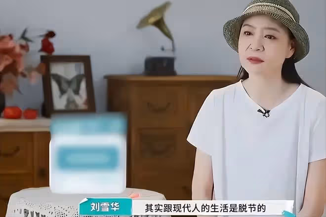 63歲劉雪華獨居11年，24小時開著電視，她的背後，藏著一億人的痛