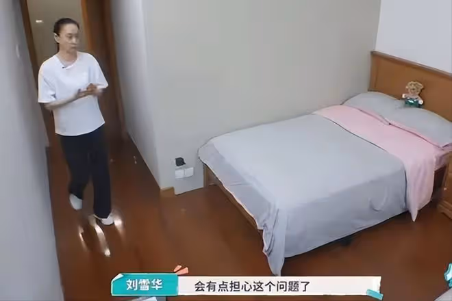63歲劉雪華獨居11年,24小時開著電視,她的背後,藏著一億人的痛