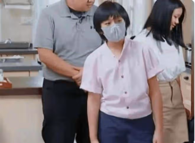 張亮兒子出演話劇,15歲天天模樣成熟變化大,近照酷似王寶強