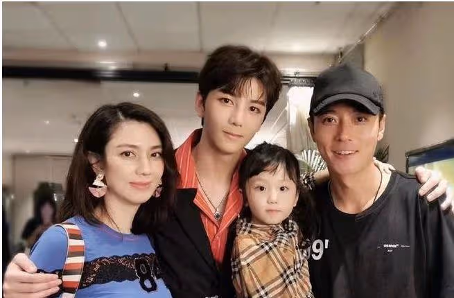 洪欣發文道歉否認與張丹峰離婚,稱兩人只是家庭矛盾,與畢瀅無關