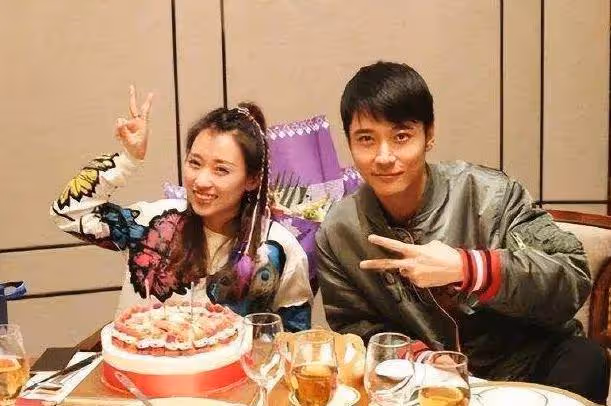 洪欣發文道歉否認與張丹峰離婚，稱兩人只是家庭矛盾，與畢瀅無關
