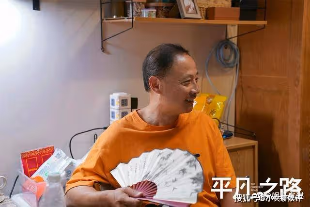 《平凡之路》左大建和3個美女同處酒店，蔡曉蕾挺孕肚捉姦，被小三推倒流產