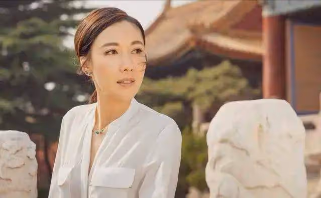 家道中落替父還債,遭遇男友無情拋棄,李施嬅40多年的人生不容易