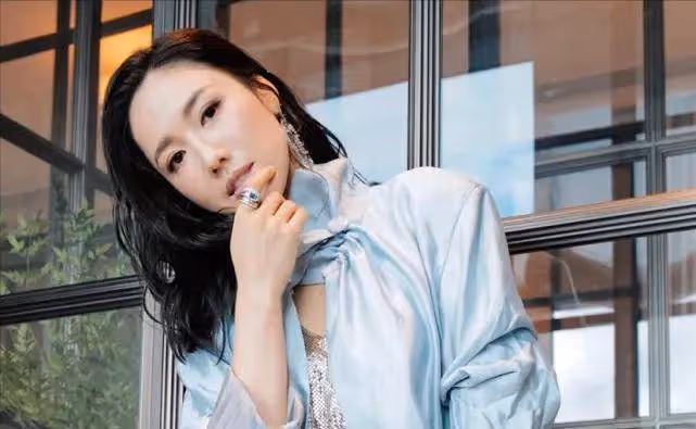 家道中落替父還債,遭遇男友無情拋棄,李施嬅40多年的人生不容易