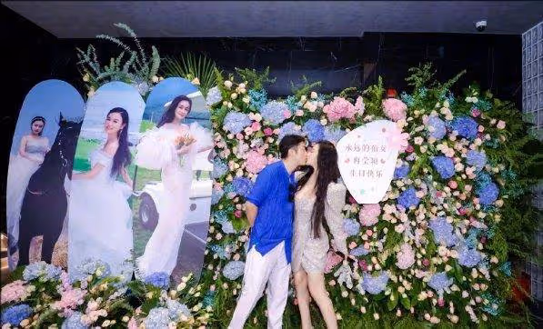 冉瑩穎生日陣容真高調！穿U領裙秀傲人身材，收到一桌花真惹人羨