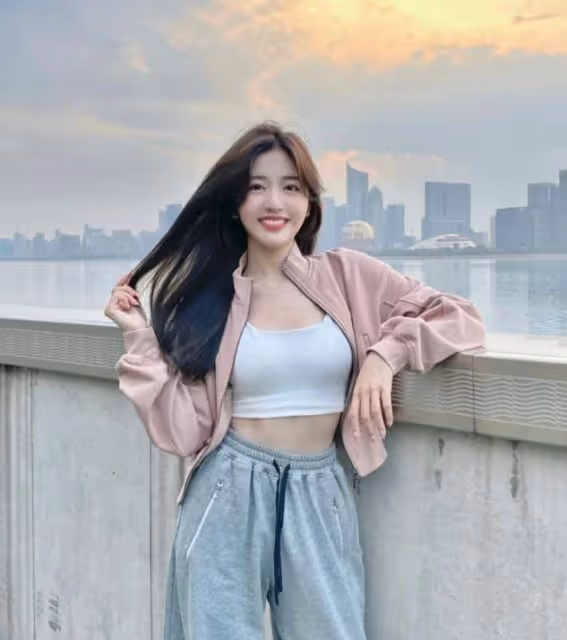 見過大世面的女人：不穿黑絲、更不穿無痕褲！這樣打扮更時髦洋氣