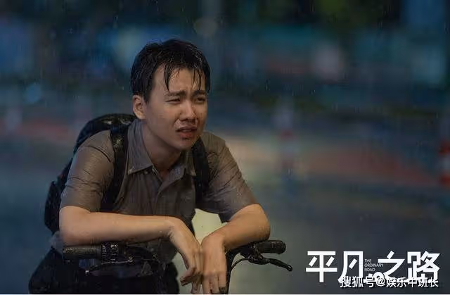 《平凡之路》有多寫實?兩間令人窒息的出租屋,還原了打工人的酸