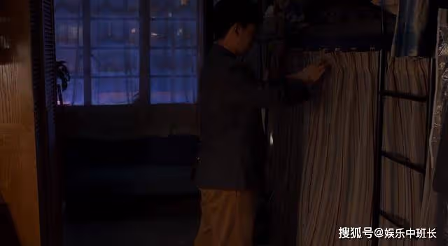 《平凡之路》有多寫實?兩間令人窒息的出租屋,還原了打工人的酸