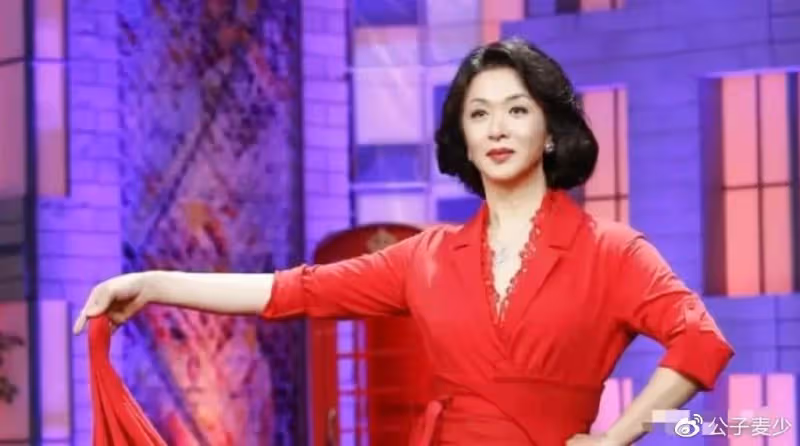 金星再遭封殺!爆孫紅雷跪舔老女人,罵成龍不算男人,難怪混不下去
