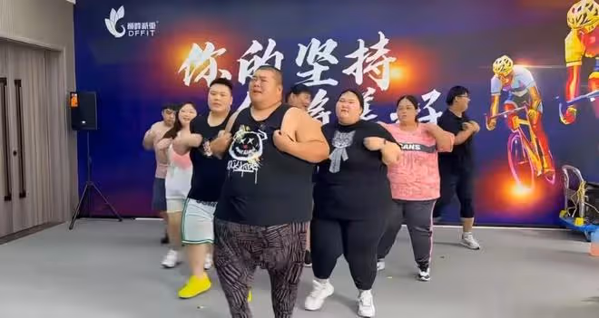 大網紅胖猴減重失敗，體重突然飆升到600斤，醫生感嘆表示救不了