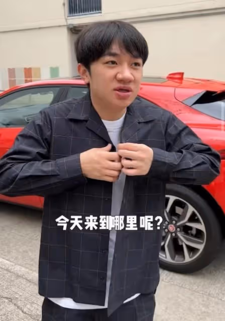一改低調作風!王祖藍開百萬跑車回母校,近年在內地賺得盆滿缽滿