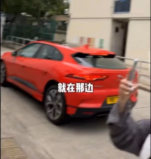 一改低調作風!王祖藍開百萬跑車回母校,近年在內地賺得盆滿缽滿