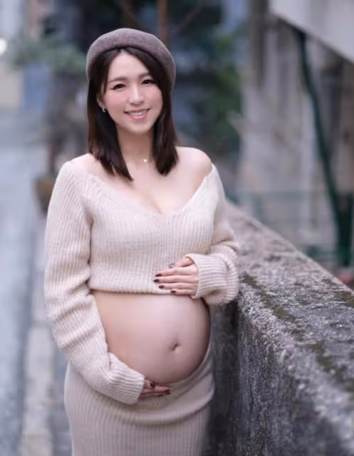 挺巨肚做豐胸療程！TVB小花懷二胎擔心胸部走樣，但仍堅持喂人奶